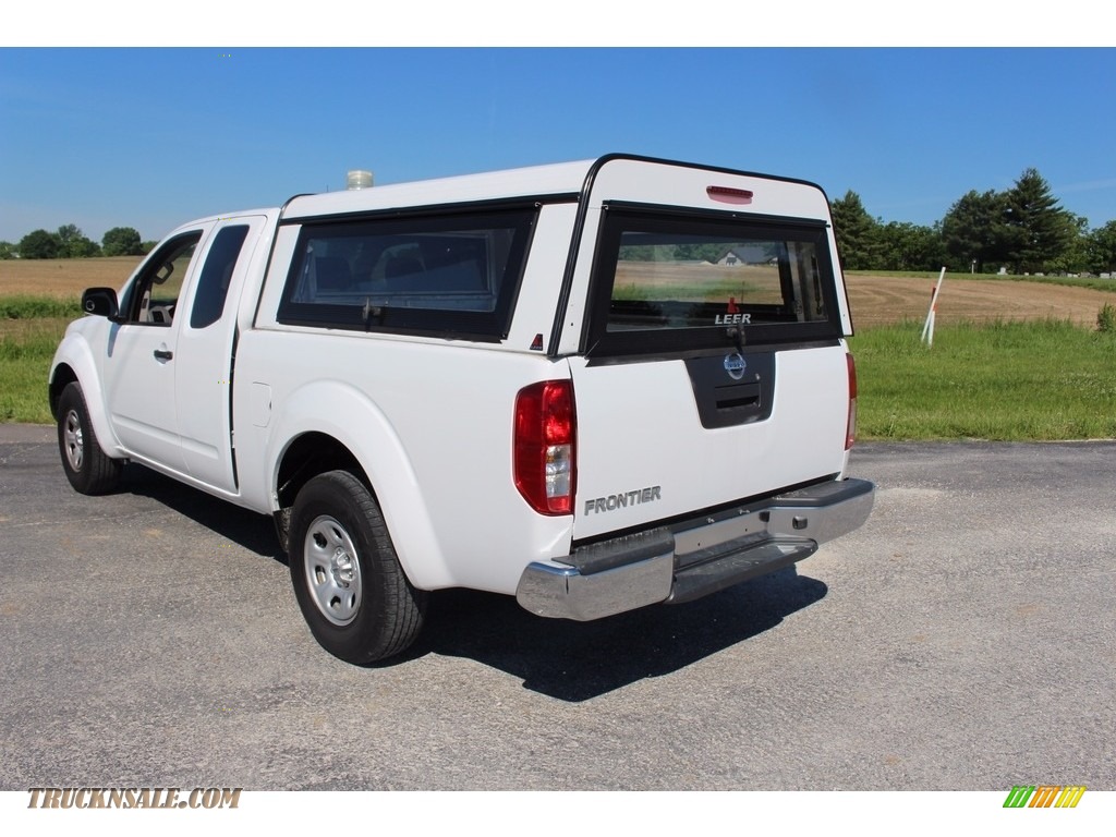 2012 Frontier S King Cab - Avalanche White / Steel photo #17