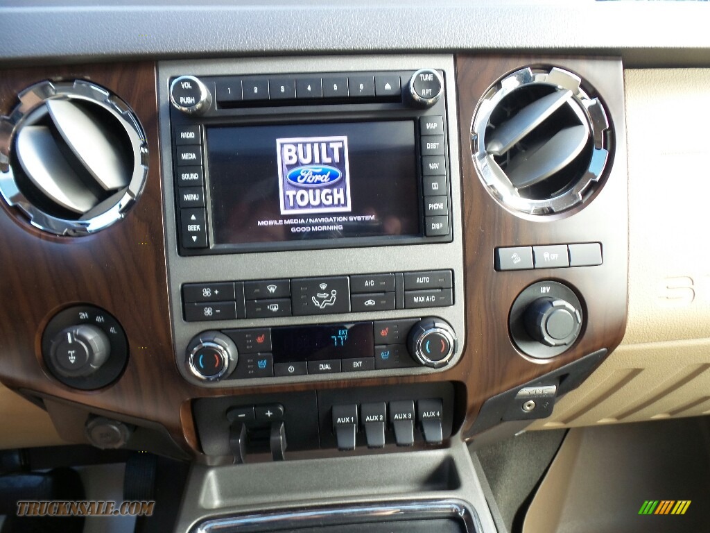 2011 F350 Super Duty Lariat Crew Cab 4x4 - White Platinum Tri-Coat Metallic / Adobe photo #12