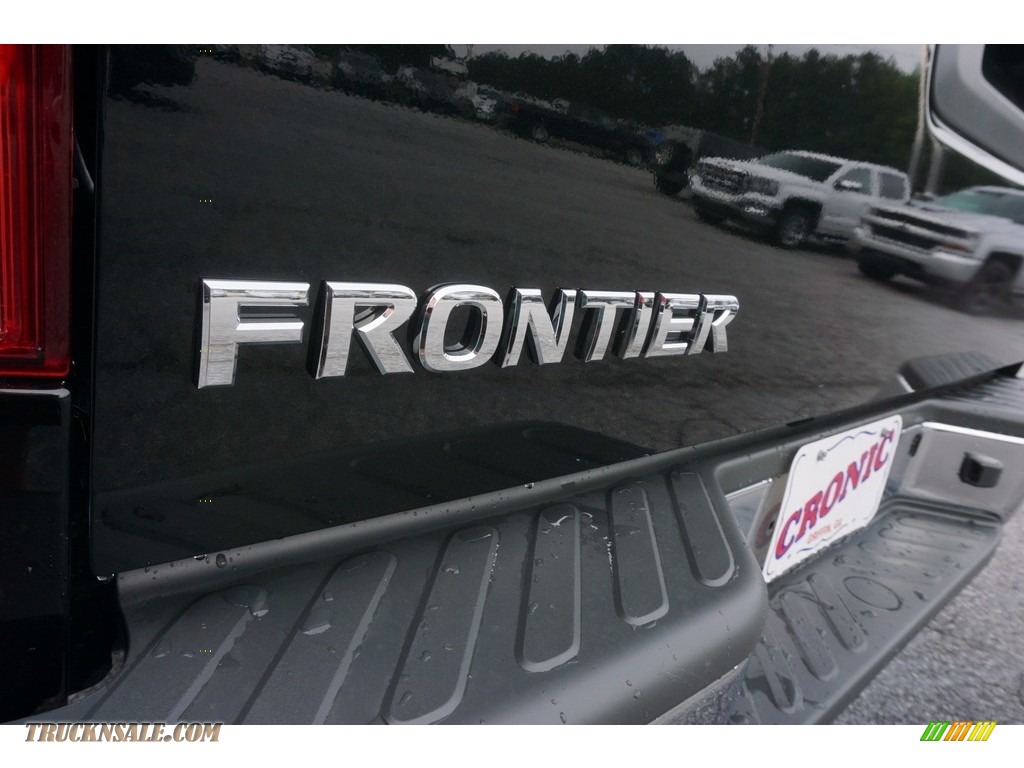 2017 Frontier SV Crew Cab - Magnetic Black / Graphite photo #14
