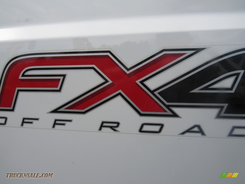 2015 F250 Super Duty XLT Crew Cab 4x4 - Oxford White / Steel photo #43
