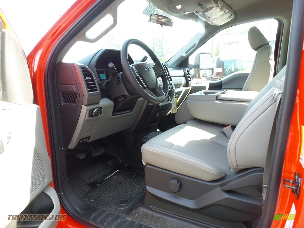 2017 F250 Super Duty XL Regular Cab 4x4 - Race Red / Medium Earth Gray photo #5