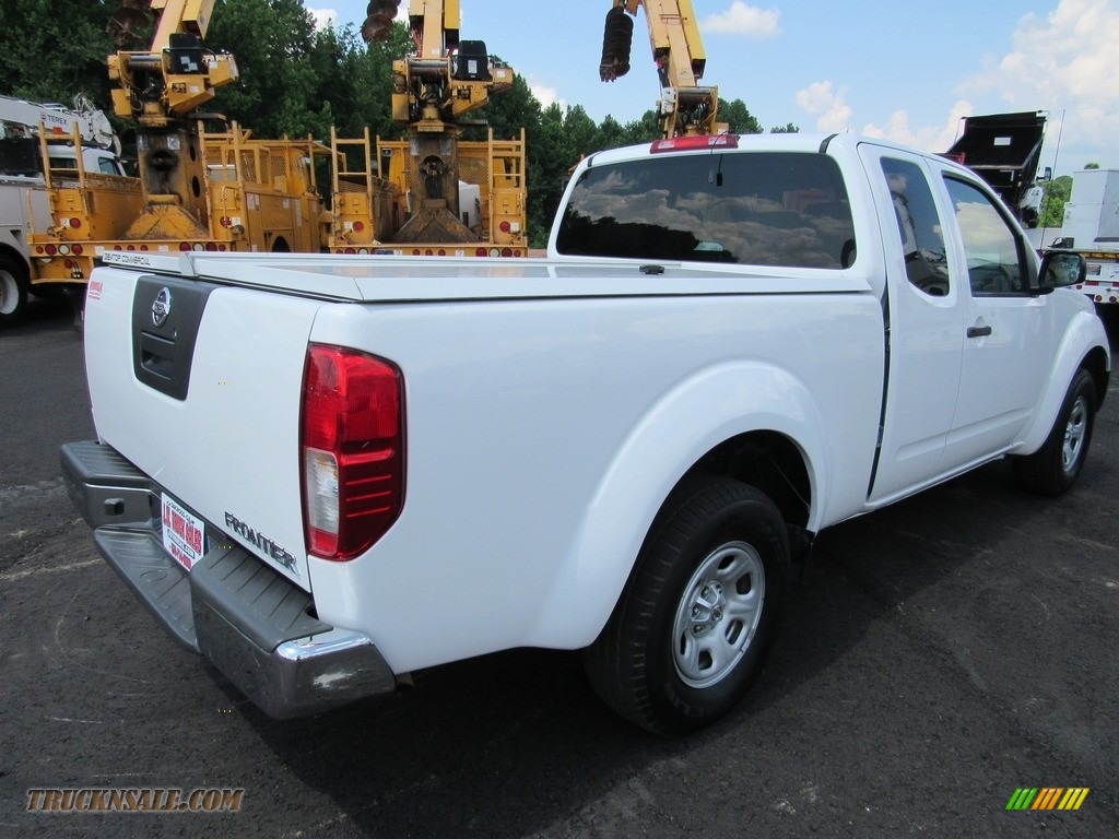 2012 Frontier S King Cab - Avalanche White / Graphite photo #6