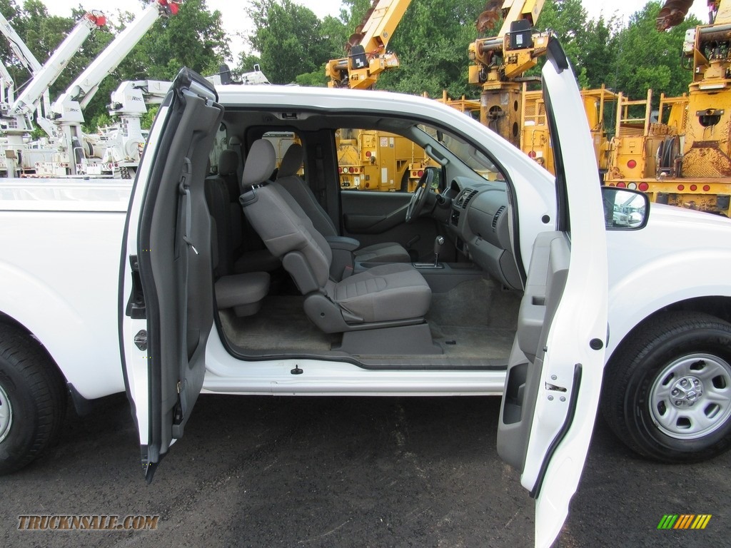 2012 Frontier S King Cab - Avalanche White / Graphite photo #10