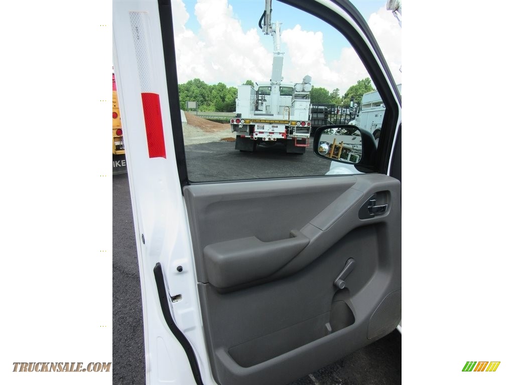 2012 Frontier S King Cab - Avalanche White / Graphite photo #19