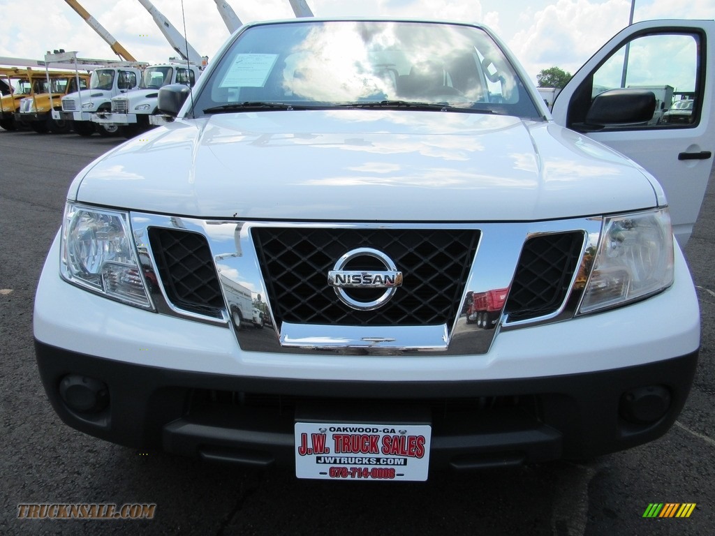 2012 Frontier S King Cab - Avalanche White / Graphite photo #28