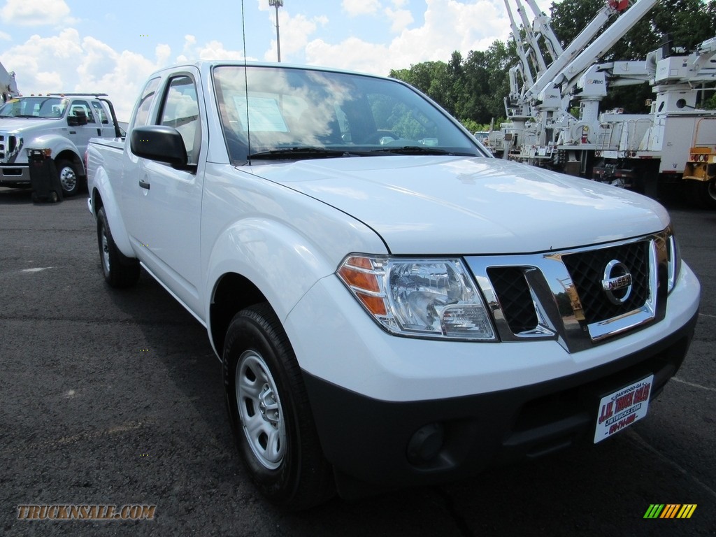 2012 Frontier S King Cab - Avalanche White / Graphite photo #45