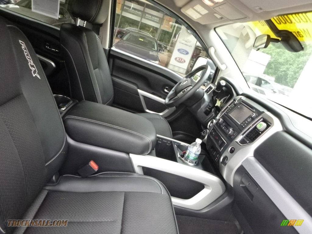 2017 Titan PRO-4X King Cab 4x4 - Magnetic Black / Black photo #10
