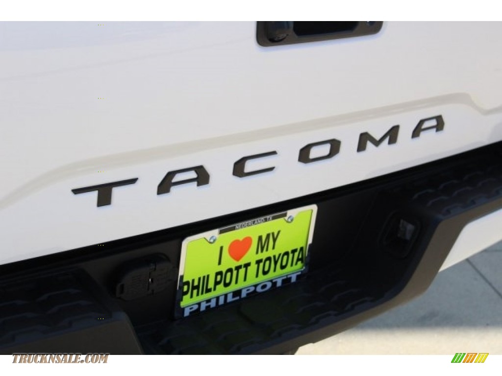 2017 Tacoma TRD Sport Double Cab 4x4 - Super White / TRD Graphite photo #9