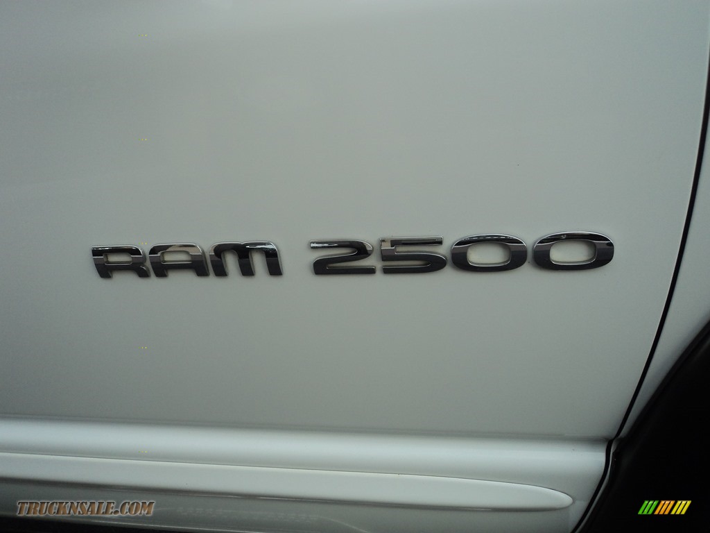 2004 Ram 2500 SLT Quad Cab 4x4 - Bright White / Taupe photo #24