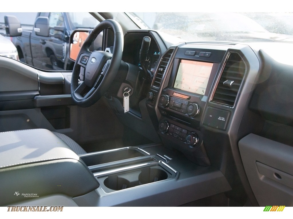 2018 F150 XLT SuperCab 4x4 - Magnetic / Earth Gray photo #12
