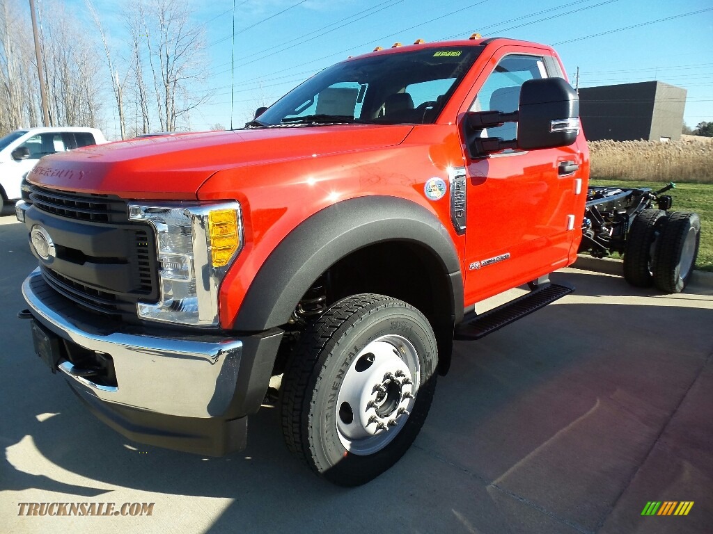 Race Red / Medium Earth Gray Ford F550 Super Duty XL Regular Cab 4x4 Chassis