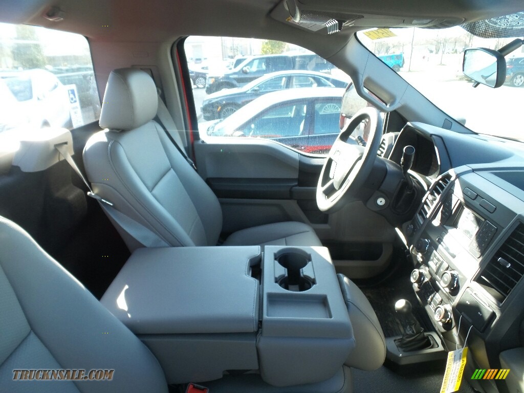 2017 F250 Super Duty XL Regular Cab 4x4 - Race Red / Medium Earth Gray photo #7