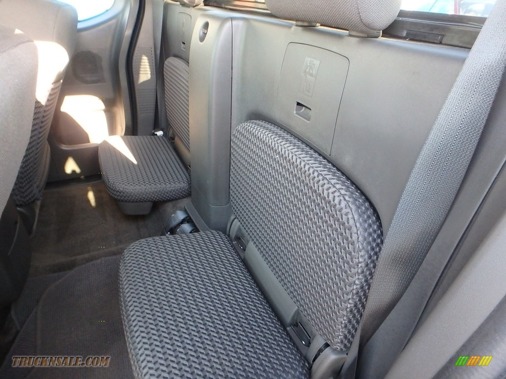 2015 Frontier SV King Cab 4x4 - Brilliant Silver / Graphite photo #21