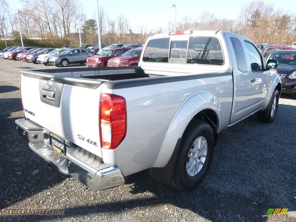 2018 Frontier SV King Cab 4x4 - Brilliant Silver / Graphite photo #4 2018 Frontier SV King Cab 4x4 - Brilliant Silver / Graphite photo #4