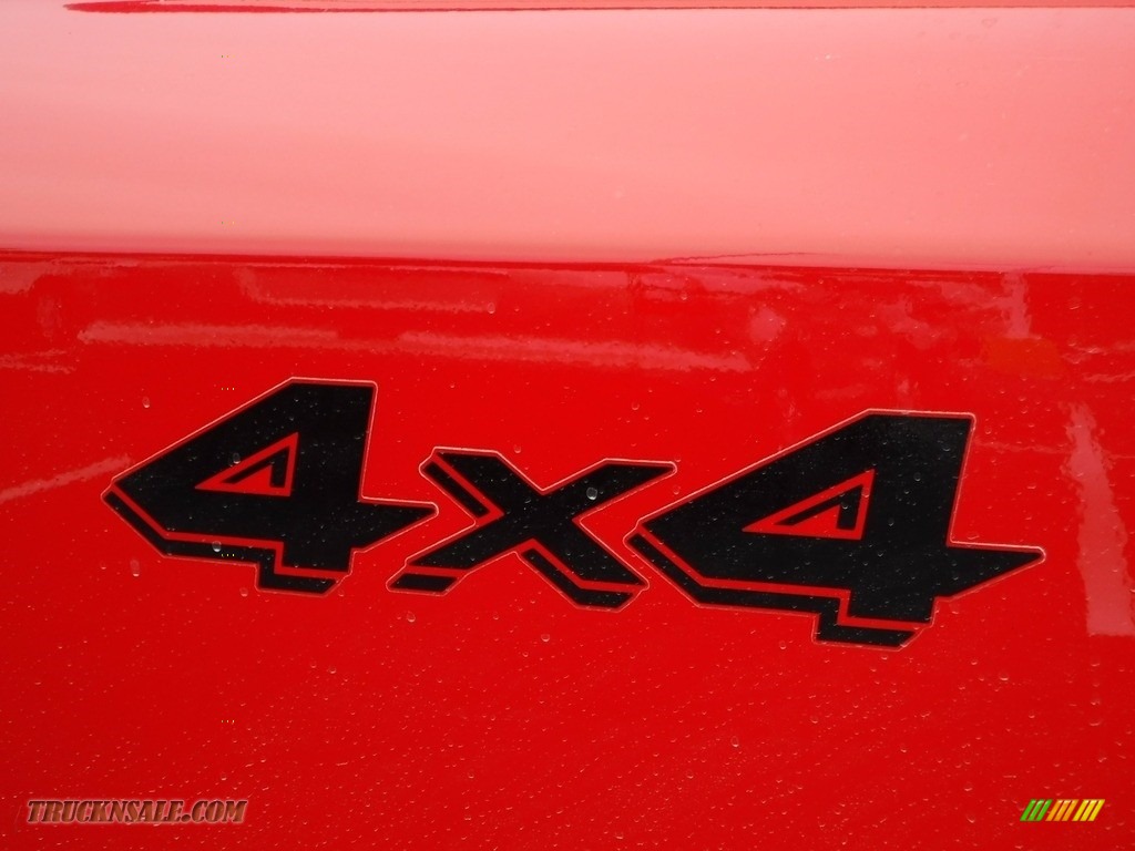 2005 Dakota SLT Club Cab 4x4 - Flame Red / Medium Slate Gray photo #5