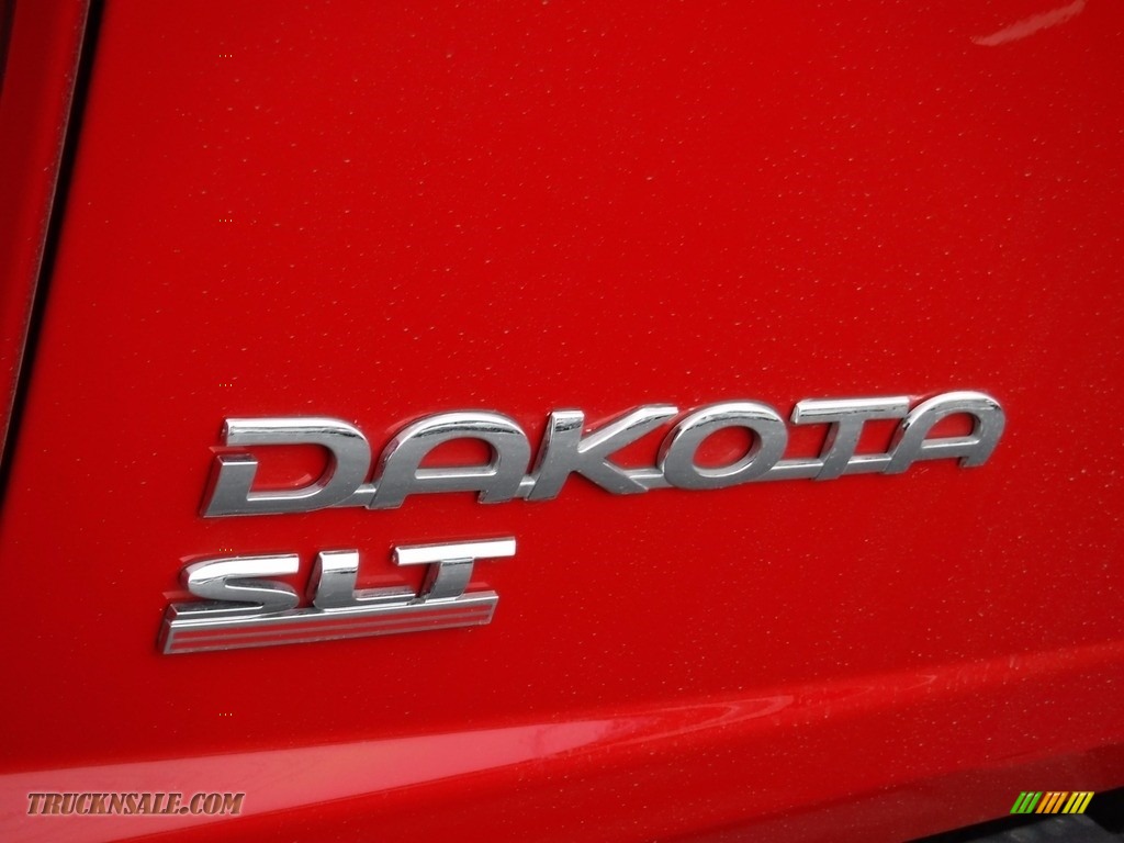2005 Dakota SLT Club Cab 4x4 - Flame Red / Medium Slate Gray photo #10