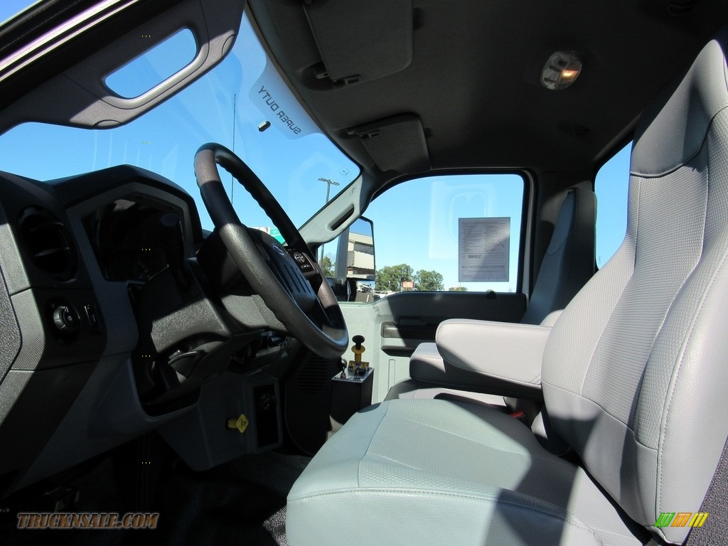 2017 F650 Super Duty Regular Cab Chassis Dump Truck - Oxford White / Earth Gray photo #24