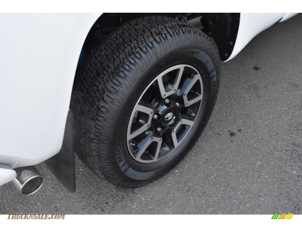 2018 Tundra SR5 Double Cab 4x4 - Super White / Black photo #9