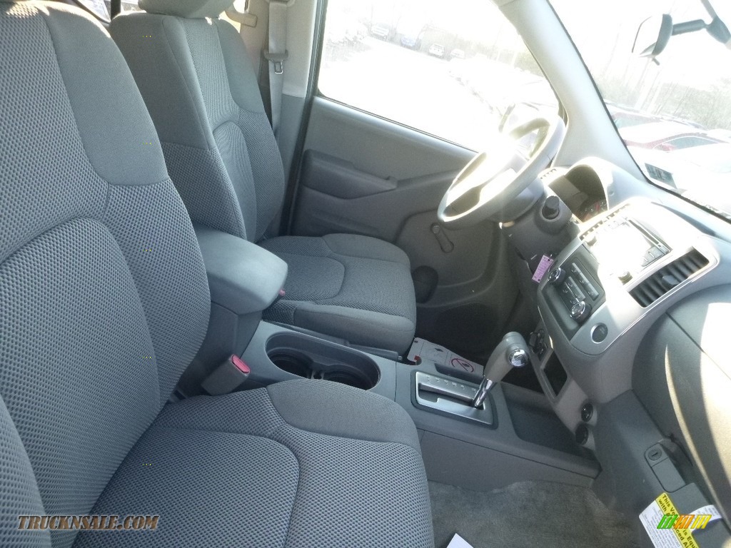 2018 Frontier S Crew Cab 4x4 - Glacier White / Steel photo #9 2018 Frontier S Crew Cab 4x4 - Glacier White / Steel photo #9