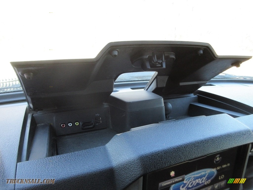 2014 F250 Super Duty Lariat Crew Cab 4x4 - White Platinum Tri-Coat / Black photo #39