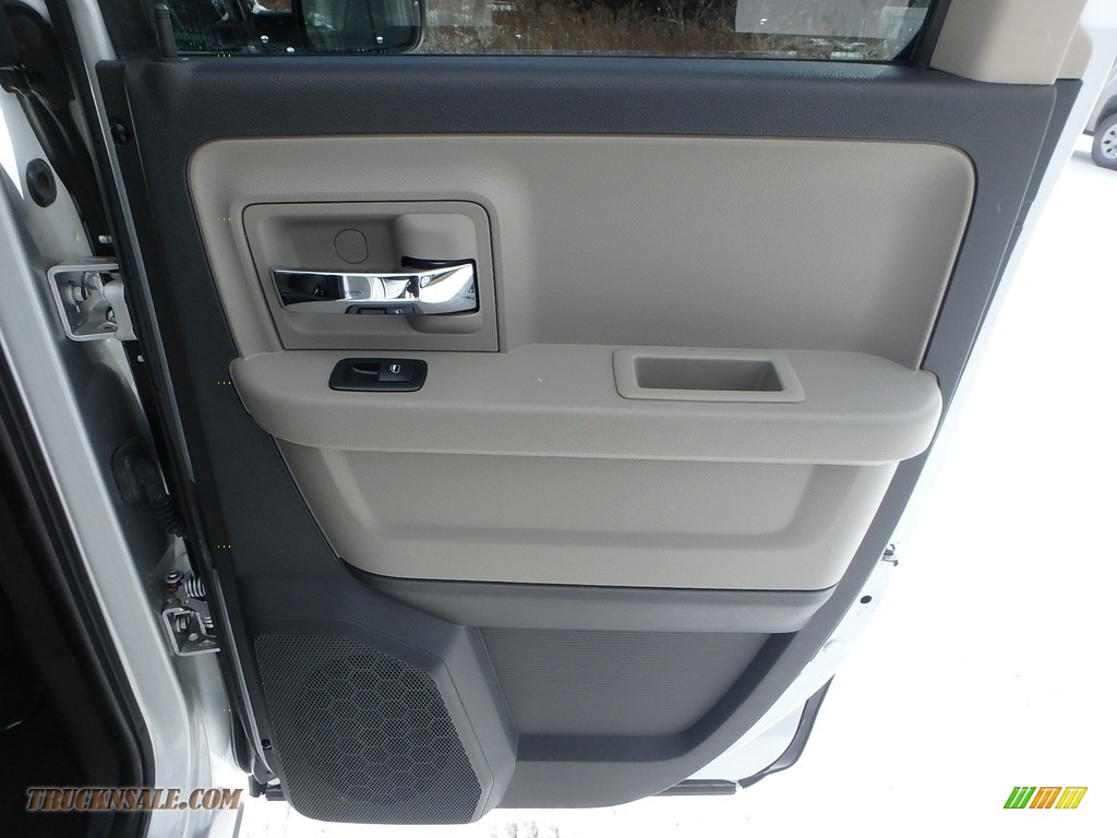 2011 Ram 1500 SLT Quad Cab 4x4 - Bright Silver Metallic / Dark Slate Gray/Medium Graystone photo #8