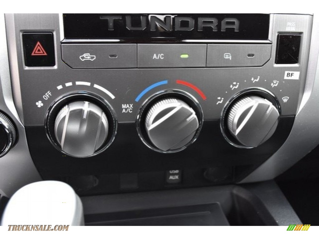 2018 Tundra SR5 Double Cab 4x4 - Magnetic Gray Metallic / Black photo #28