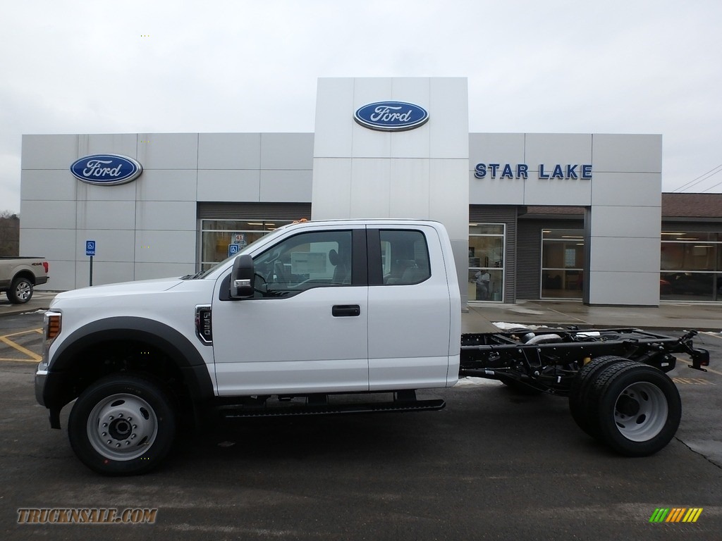 Oxford White / Earth Gray Ford F550 Super Duty XL SuperCab 4x4 Chassis