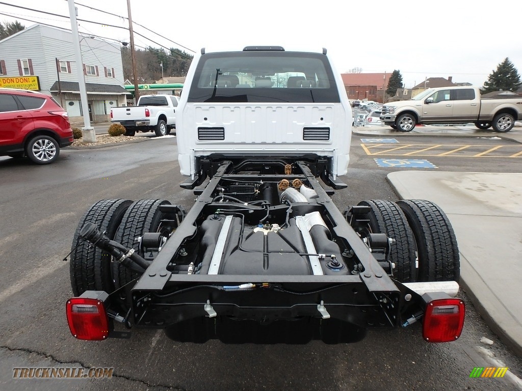 2018 F550 Super Duty XL SuperCab 4x4 Chassis - Oxford White / Earth Gray photo #8