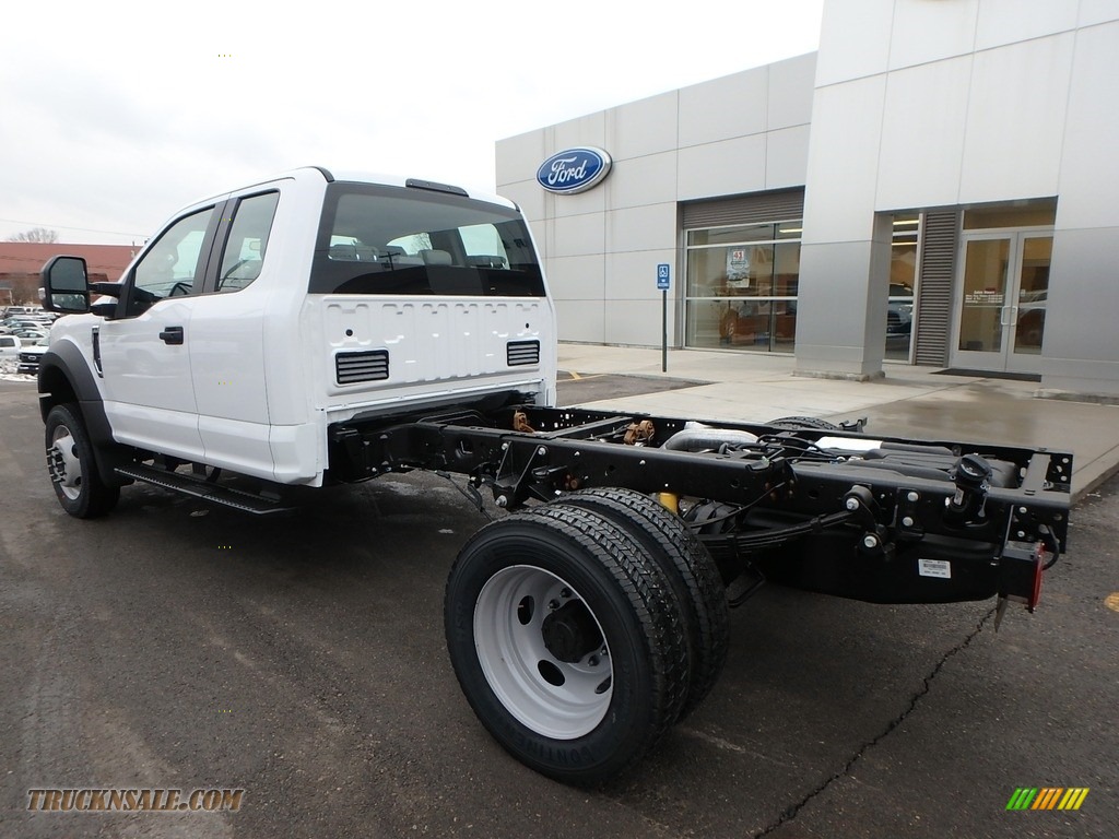 2018 F550 Super Duty XL SuperCab 4x4 Chassis - Oxford White / Earth Gray photo #9