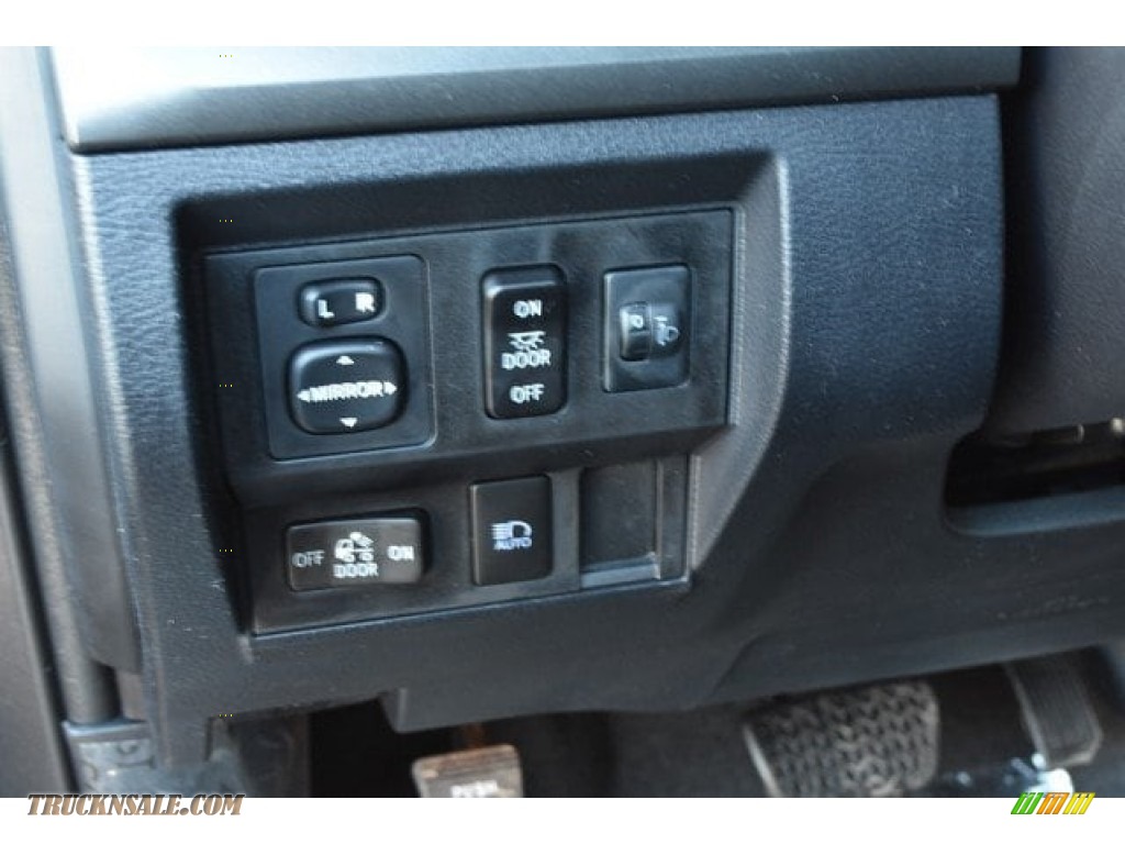 2018 Tundra SR5 Double Cab 4x4 - Magnetic Gray Metallic / Black photo #25
