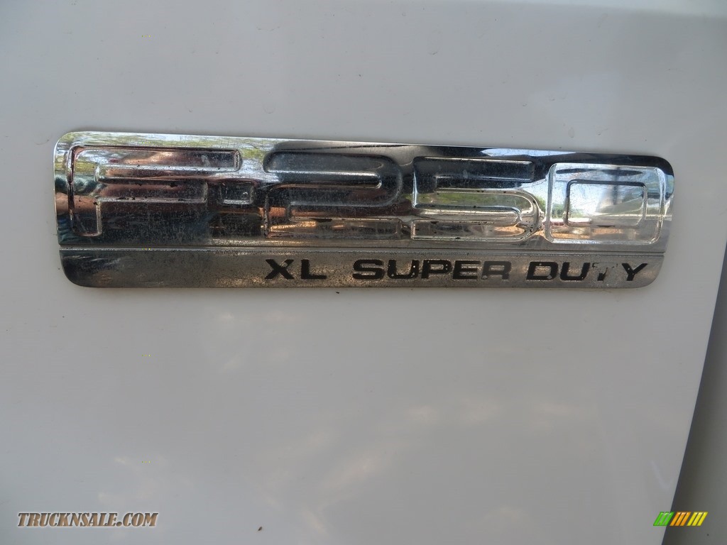 2006 F250 Super Duty XL SuperCab 4x4 - Oxford White / Medium Flint photo #32