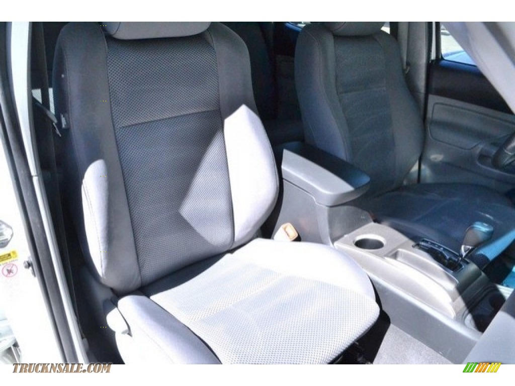 2015 Tacoma V6 Double Cab 4x4 - Super White / Graphite photo #18