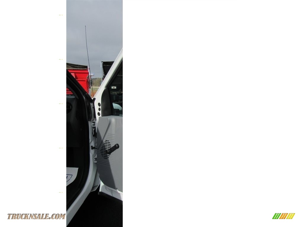 2015 F250 Super Duty XL Super Cab - Oxford White / Steel photo #20