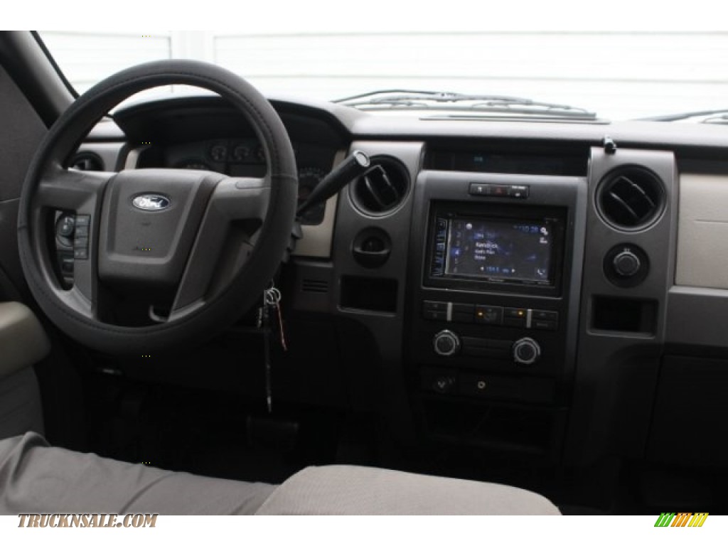 2010 F150 XL SuperCrew - Tuxedo Black / Medium Stone photo #24 2010 F150 XL SuperCrew - Tuxedo Black / Medium Stone photo #24
