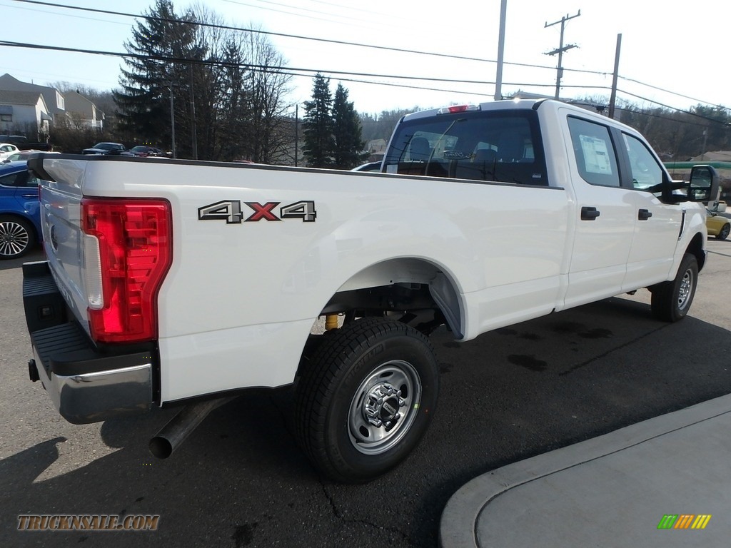 2018 F350 Super Duty XL Crew Cab 4x4 - Oxford White / Earth Gray photo #5 2018 F350 Super Duty XL Crew Cab 4x4 - Oxford White / Earth Gray photo #5