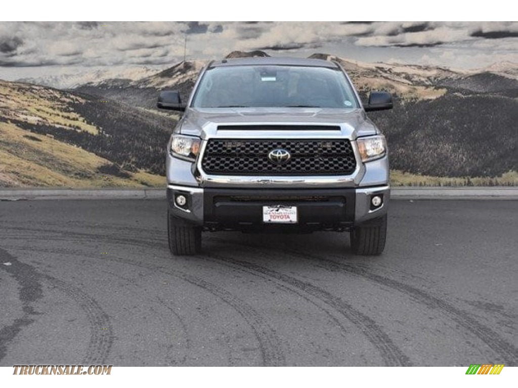 2018 Tundra SR5 Double Cab 4x4 - Silver Sky Metallic / Graphite photo #2 2018 Tundra SR5 Double Cab 4x4 - Silver Sky Metallic / Graphite photo #2