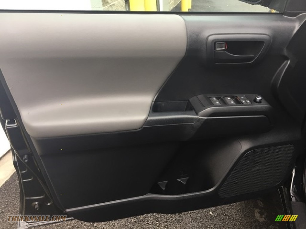 2018 Tacoma SR Double Cab 4x4 - Midnight Black Metallic / Cement Gray photo #10