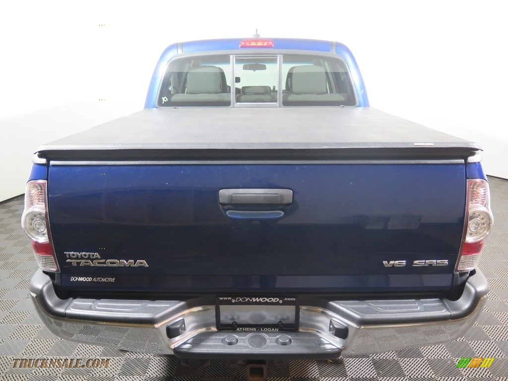 2015 Tacoma V6 Double Cab 4x4 - Blue Ribbon Metallic / Graphite photo #10