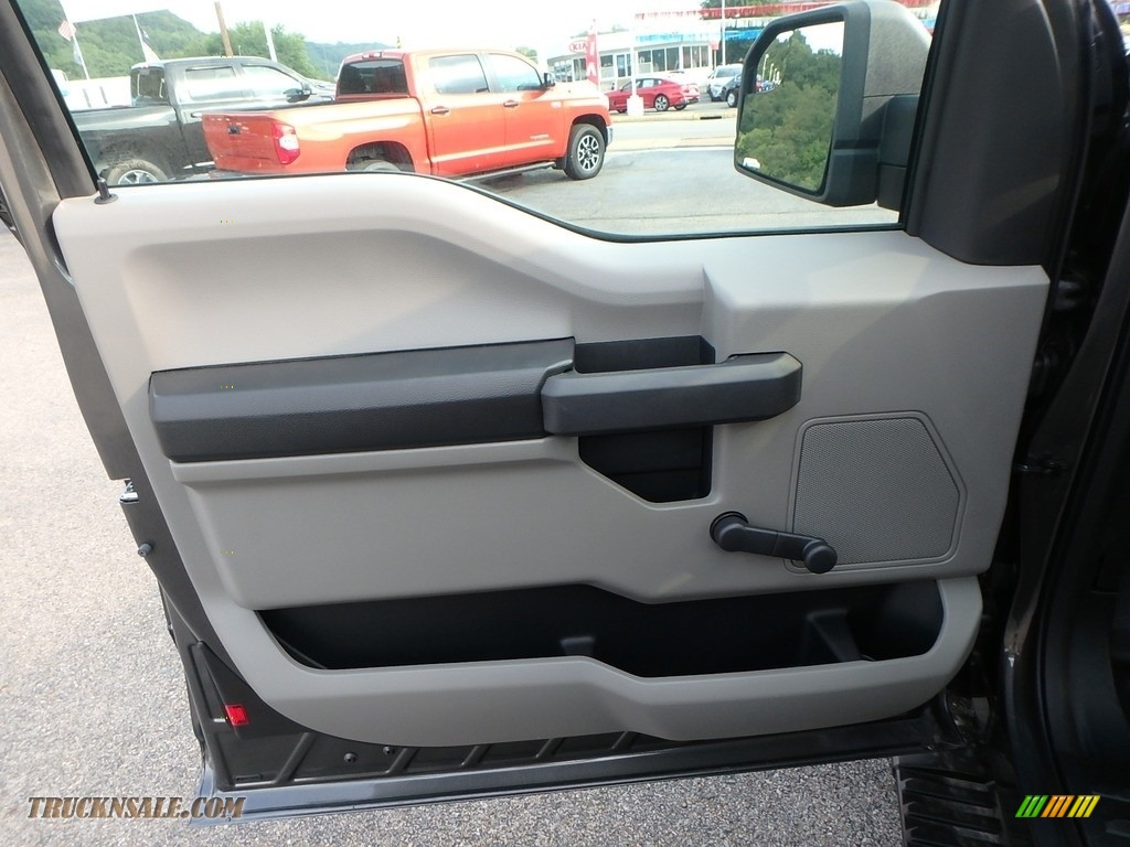 2018 F150 XL SuperCab 4x4 - Magnetic / Earth Gray photo #14