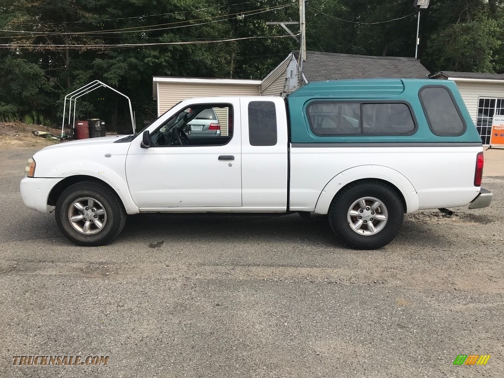 2003 Frontier XE King Cab - Avalanche White / Gray photo #2