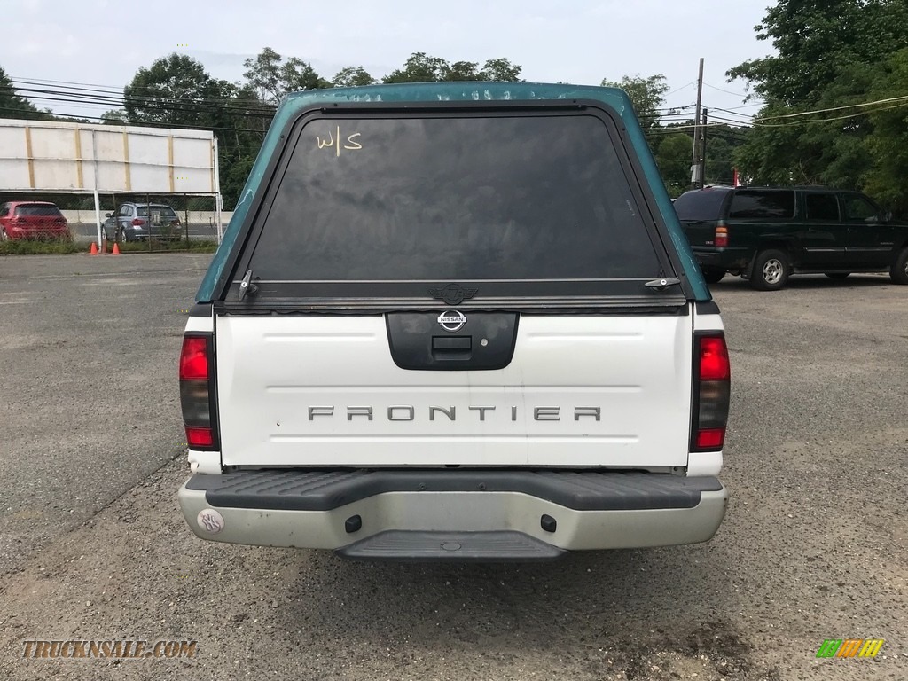 2003 Frontier XE King Cab - Avalanche White / Gray photo #5