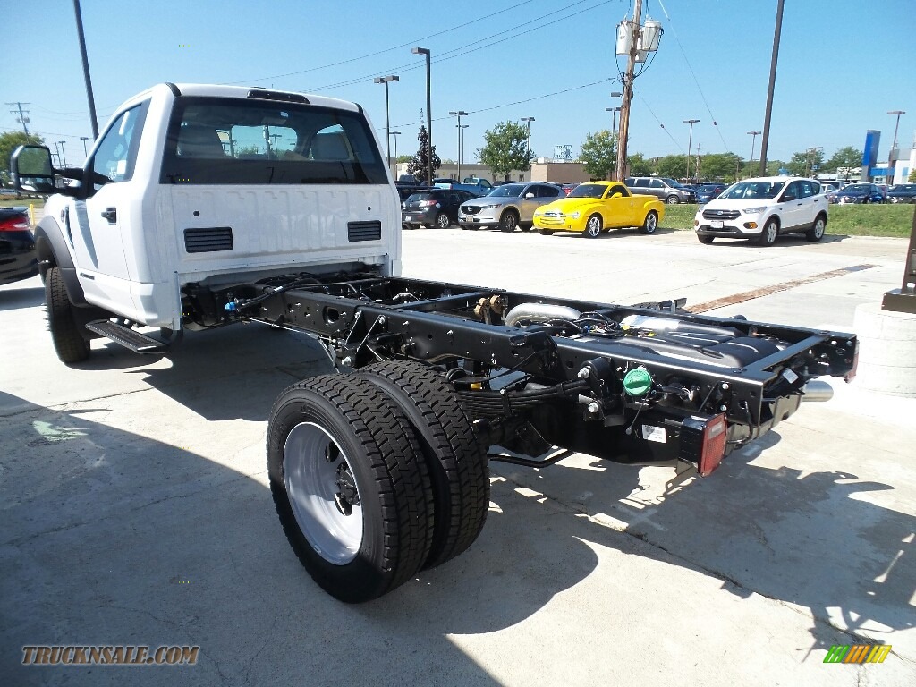 2019 F550 Super Duty XL Regular Cab Chassis - White / Earth Gray photo #3