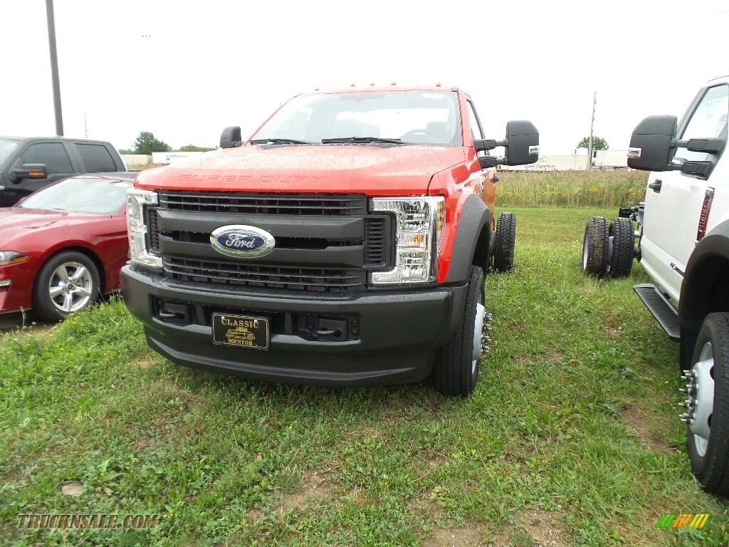 2019 F550 Super Duty XL Regular Cab 4x4 Chassis - Race Red / Earth Gray photo #1
