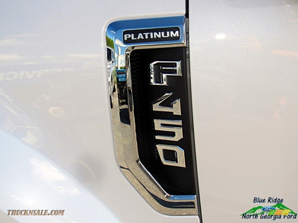2019 F450 Super Duty Platinum Crew Cab 4x4 - White Platinum Metallic Tri-Coat / Black photo #40