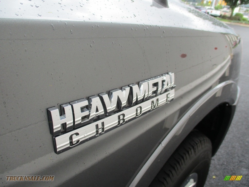 2015 Titan SV Crew Cab 4x4 - Gun Metallic / Charcoal photo #6