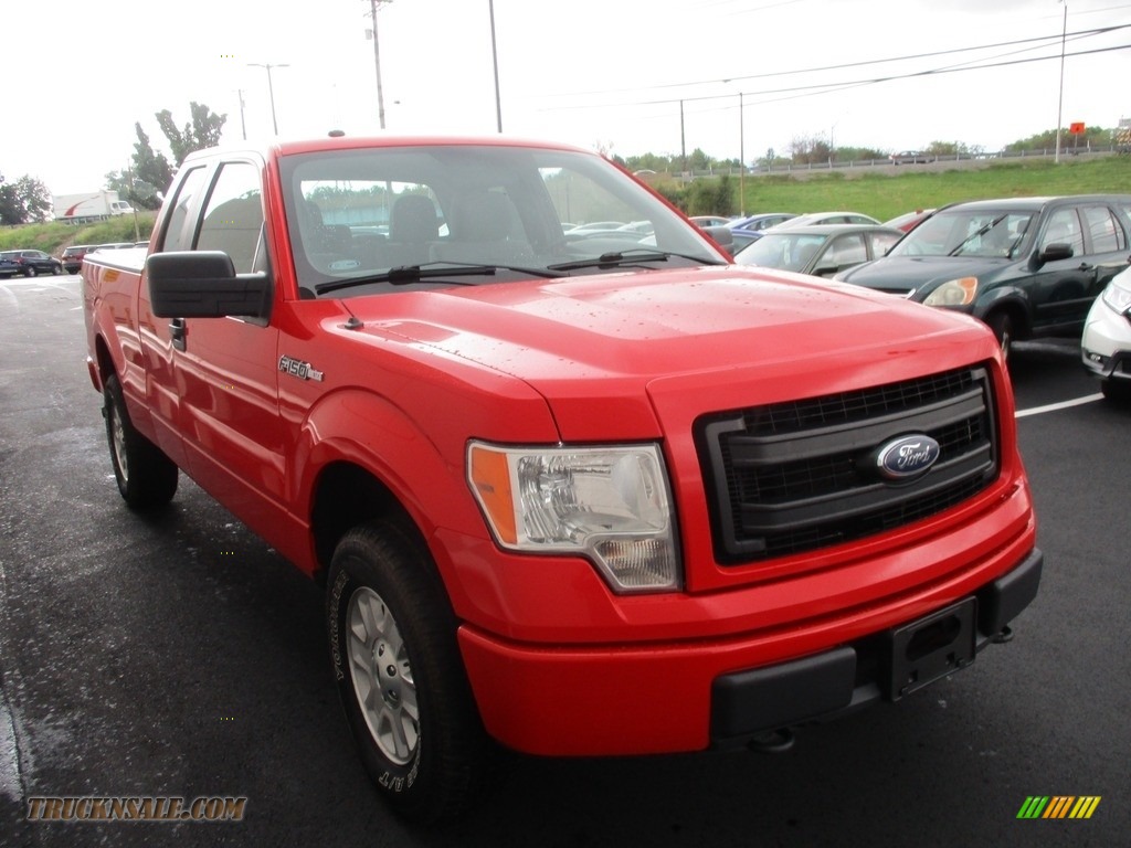 2013 F150 XL SuperCab 4x4 - Race Red / Steel Gray photo #9