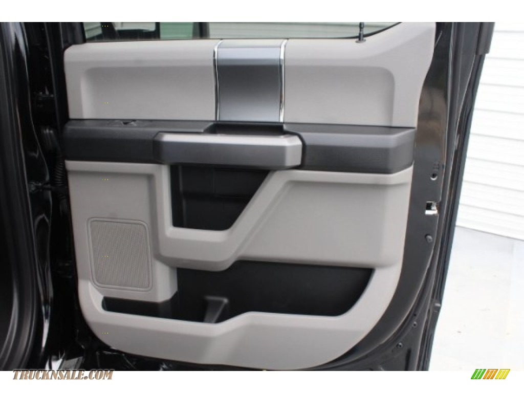 2019 F250 Super Duty XLT Crew Cab 4x4 - Agate Black / Earth Gray photo #26 2019 F250 Super Duty XLT Crew Cab 4x4 - Agate Black / Earth Gray photo #26