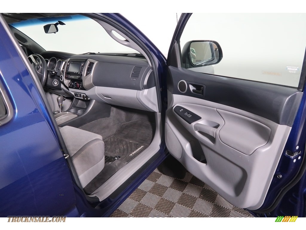 2015 Tacoma V6 Double Cab 4x4 - Blue Ribbon Metallic / Graphite photo #39
