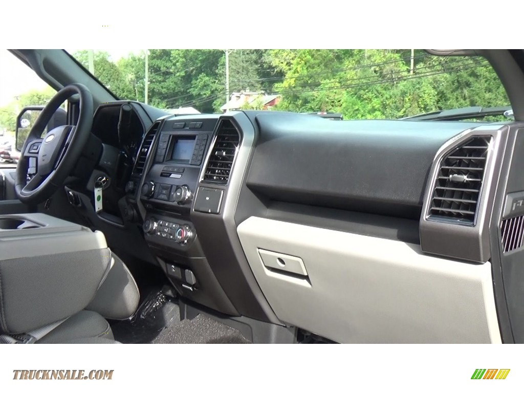 2018 F150 XLT SuperCab 4x4 - Magnetic / Earth Gray photo #24