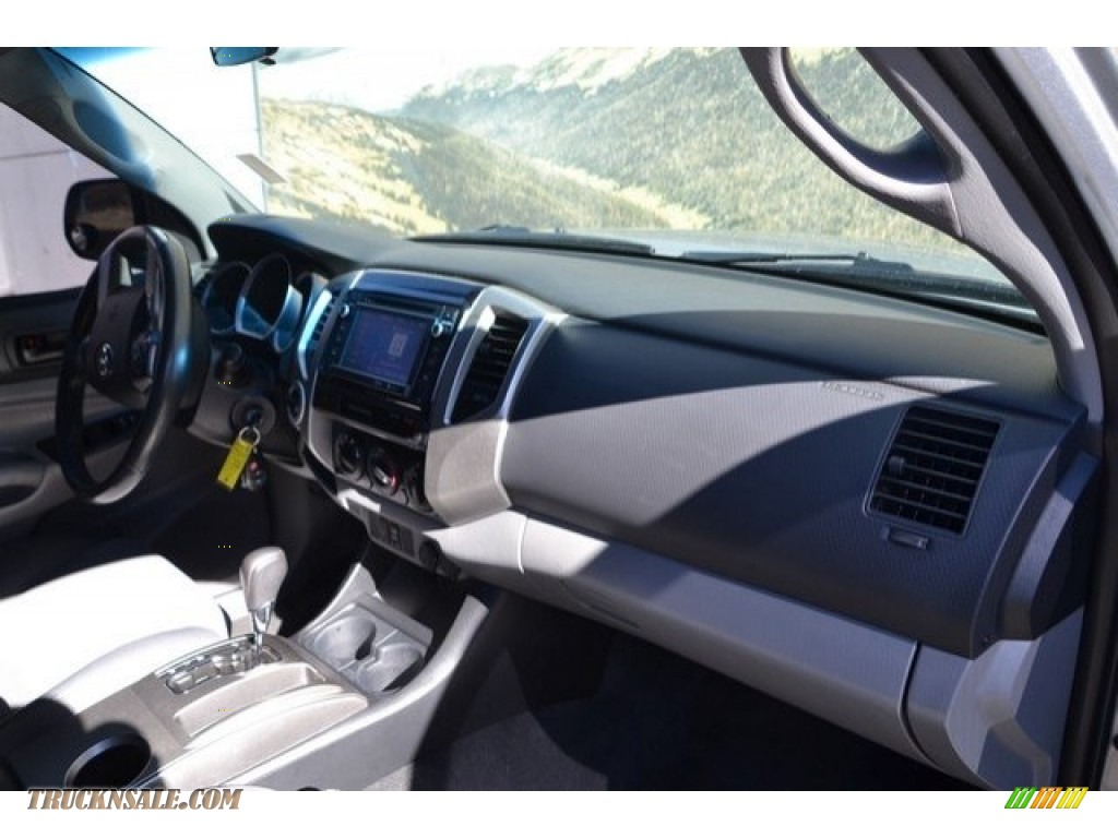 2015 Tacoma V6 Double Cab 4x4 - Silver Sky Metallic / Graphite photo #16